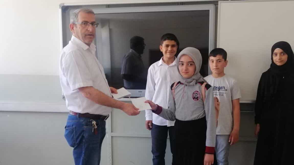 Kuranı Kerimi güzel okuma yarışmasında il genelinde dereceye giren öğrencilerimize ödülleri verildi